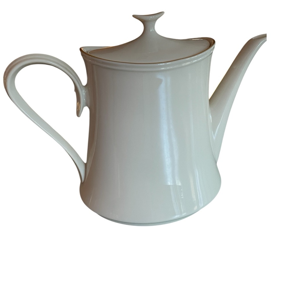 Lenox Eternal ivory fine china coffeepot with Gold Trim, vintage mid 90s special - Picture 2 of 7